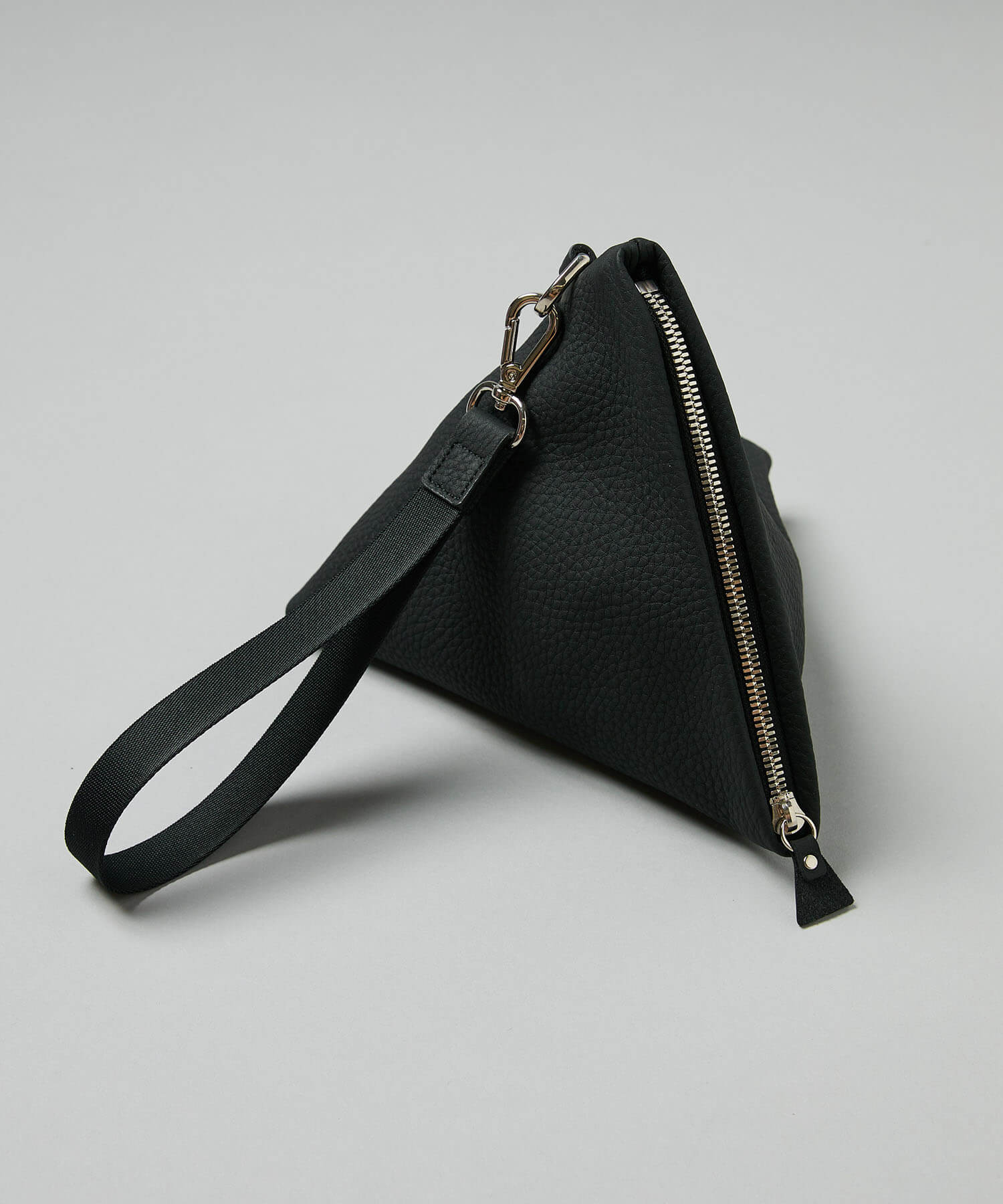 【30%OFF】W TRIANGLE HAND POUCH